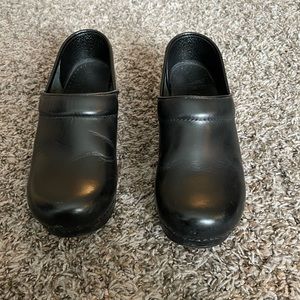 Dansko Professional Clogs size 37 (Women’s 6.5/7) in excellent used condition